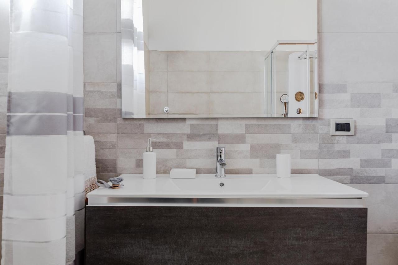Le Rondini Apartment, 5 Persone, 2 Balconi, Policlinico Tor Vergata E Casilino โรม ภายนอก รูปภาพ